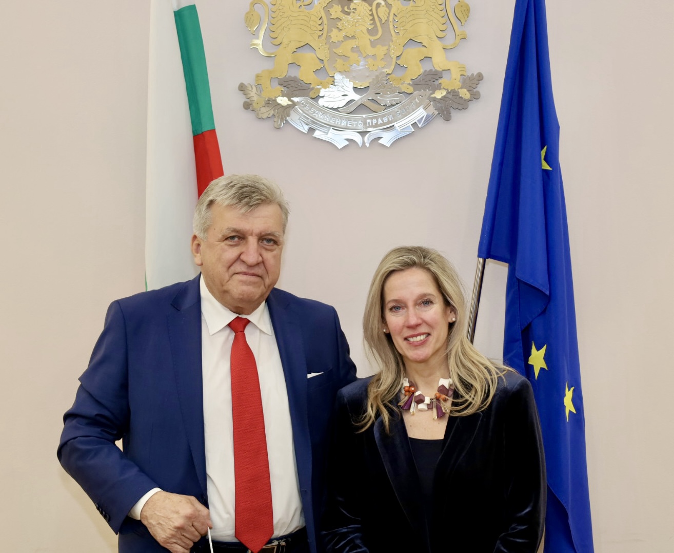 Министър Манол Генов се срещна с представителя на УНИЦЕФ в България Кристина де Бройн